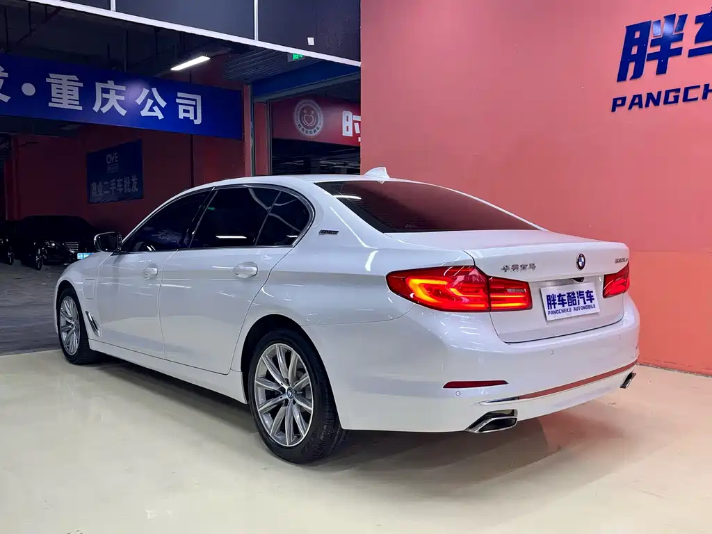 BMW 5 Series New Energy 2018 — фото 18