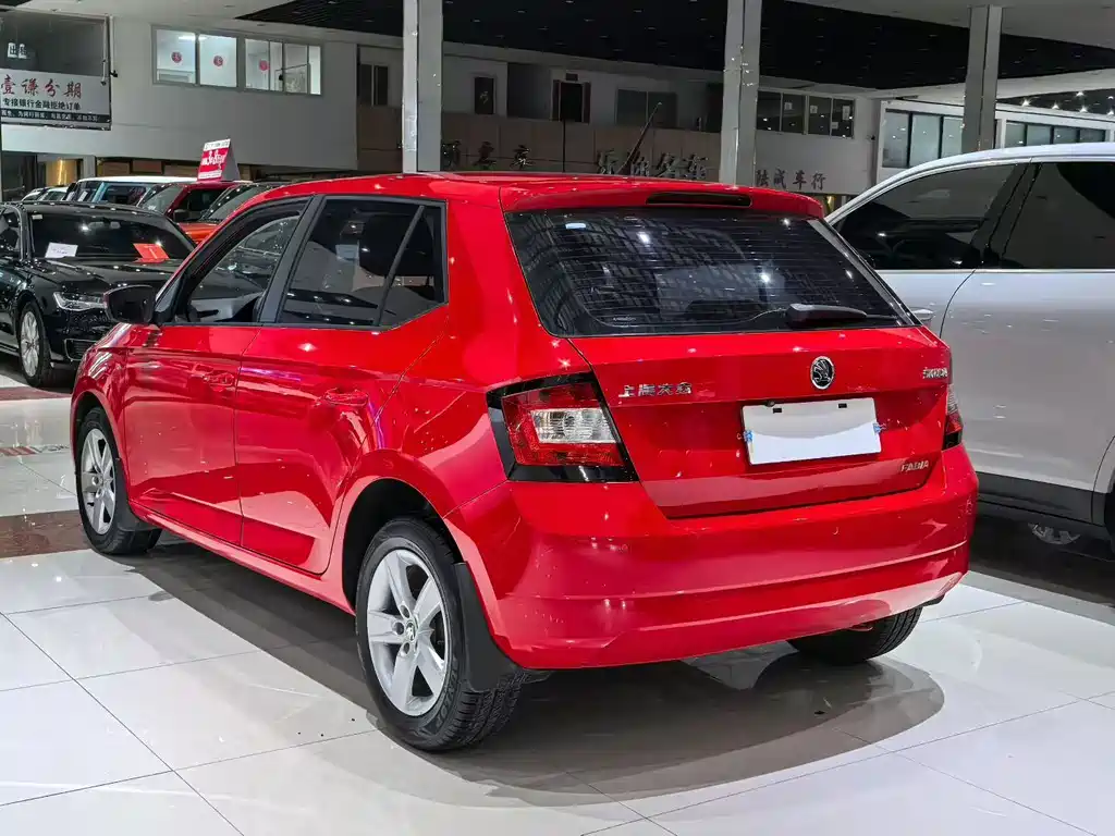 Skoda Fabia 2017 — фото 9
