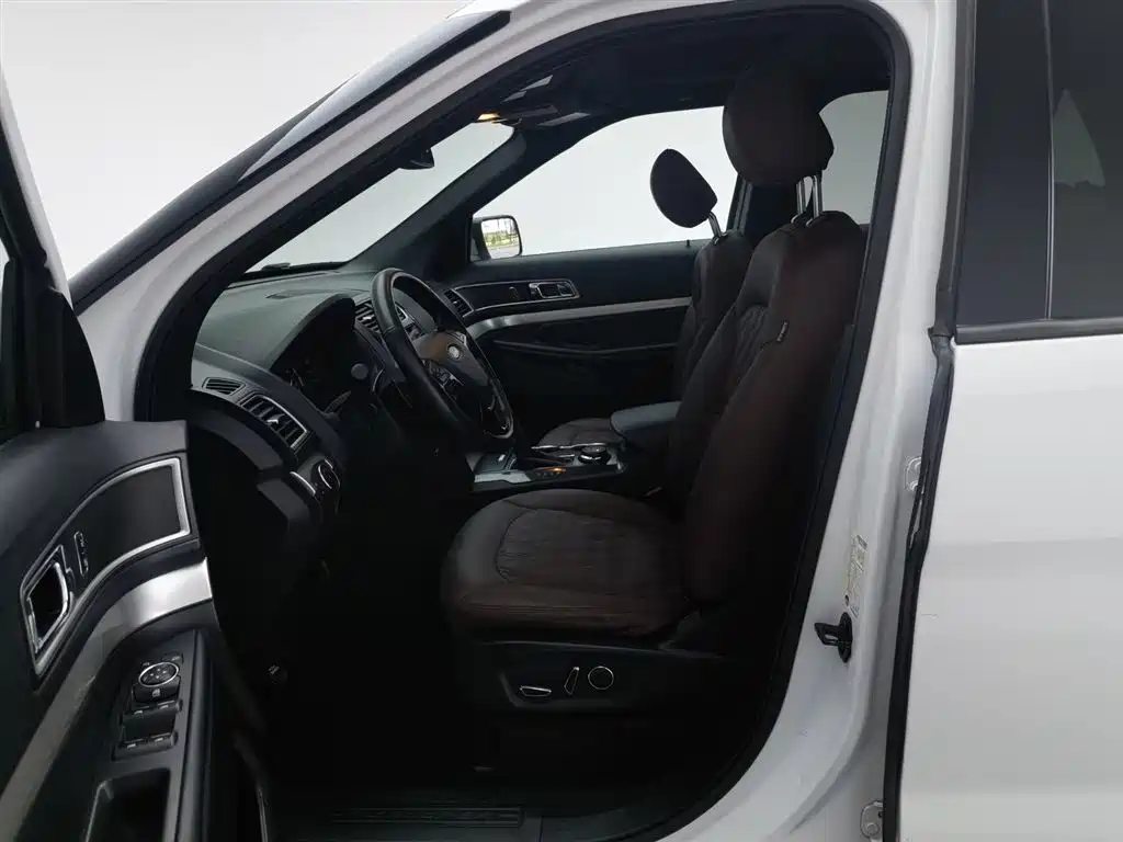 Ford Explorer 2017 — фото 10