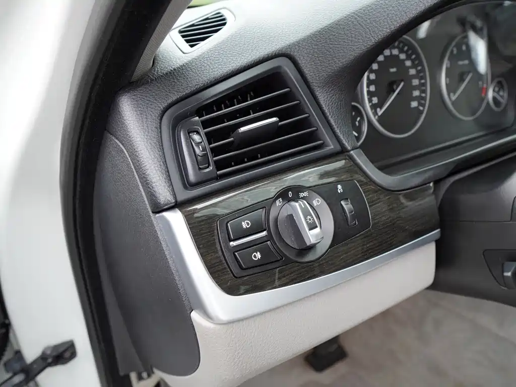 BMW 5 Series 2012 — фото 22