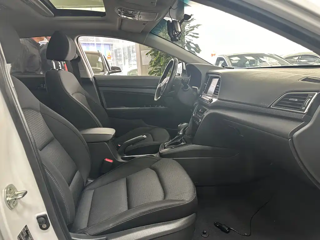 Hyundai Elantra 2019 — фото 10