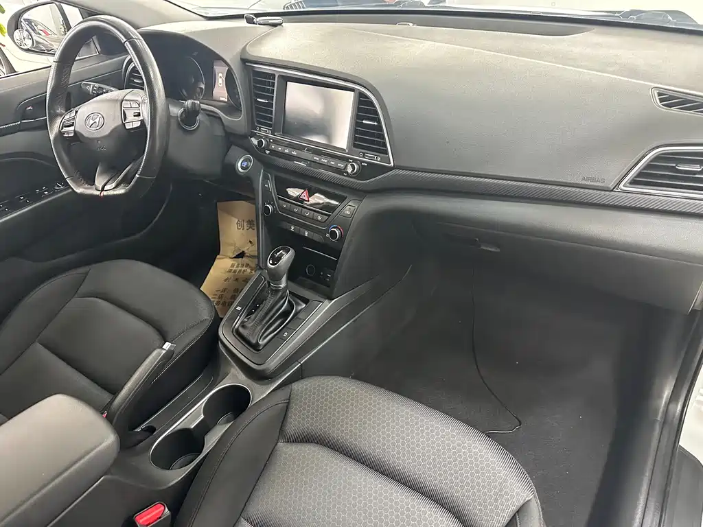 Hyundai Elantra 2019 — фото 11