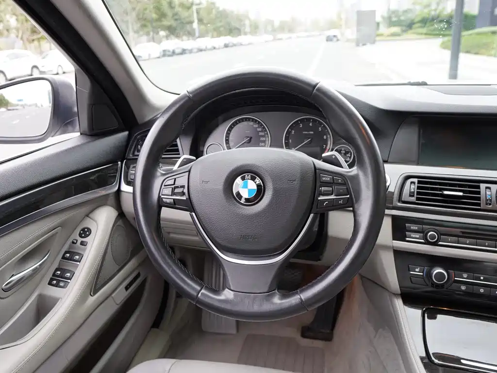 BMW 5 Series 2012 — фото 8