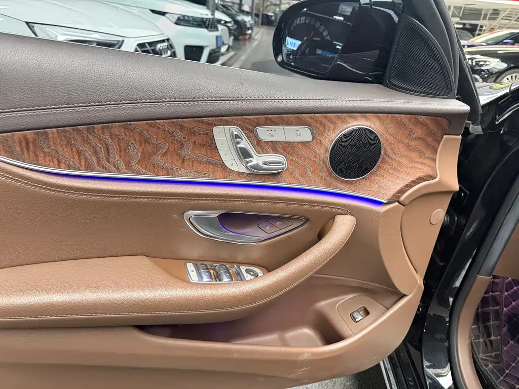 Mercedes-Benz E-Class 2023 — фото 11