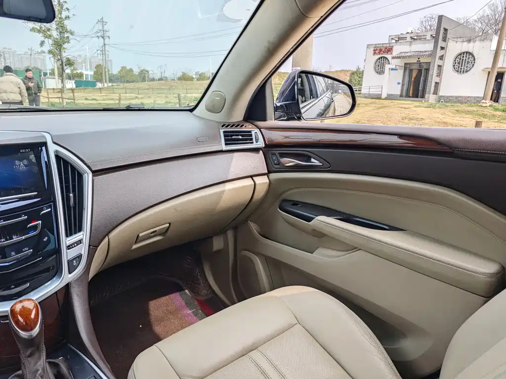 Cadillac SRX 2014 — фото 12
