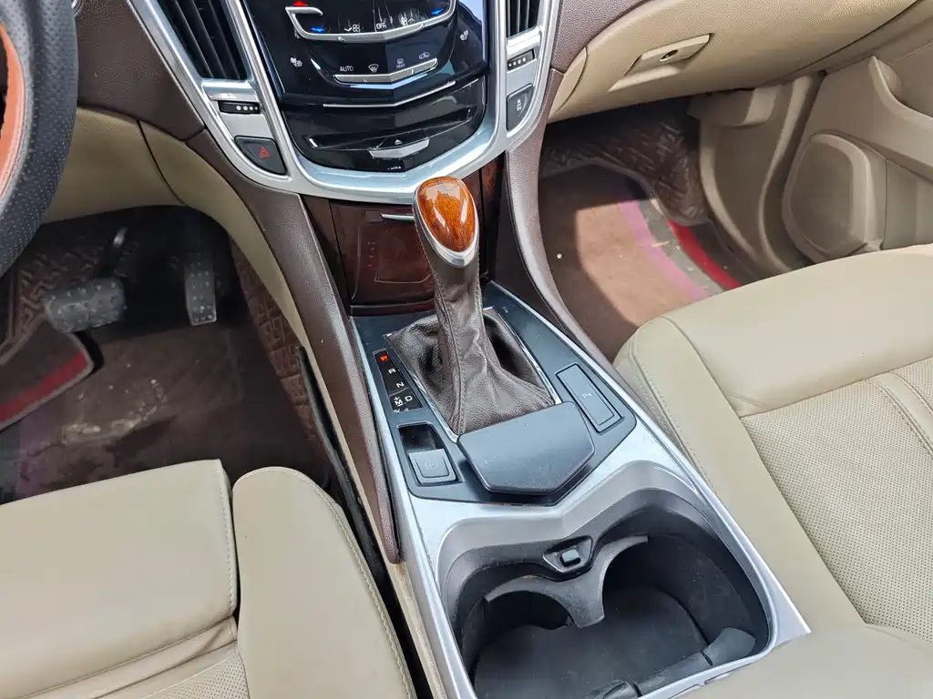 Cadillac SRX 2014 — фото 13