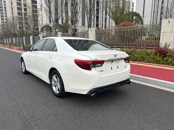 Toyota Reiz 2013