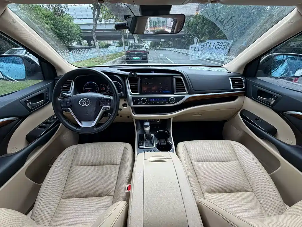 Toyota Highlander 2018 — фото 9