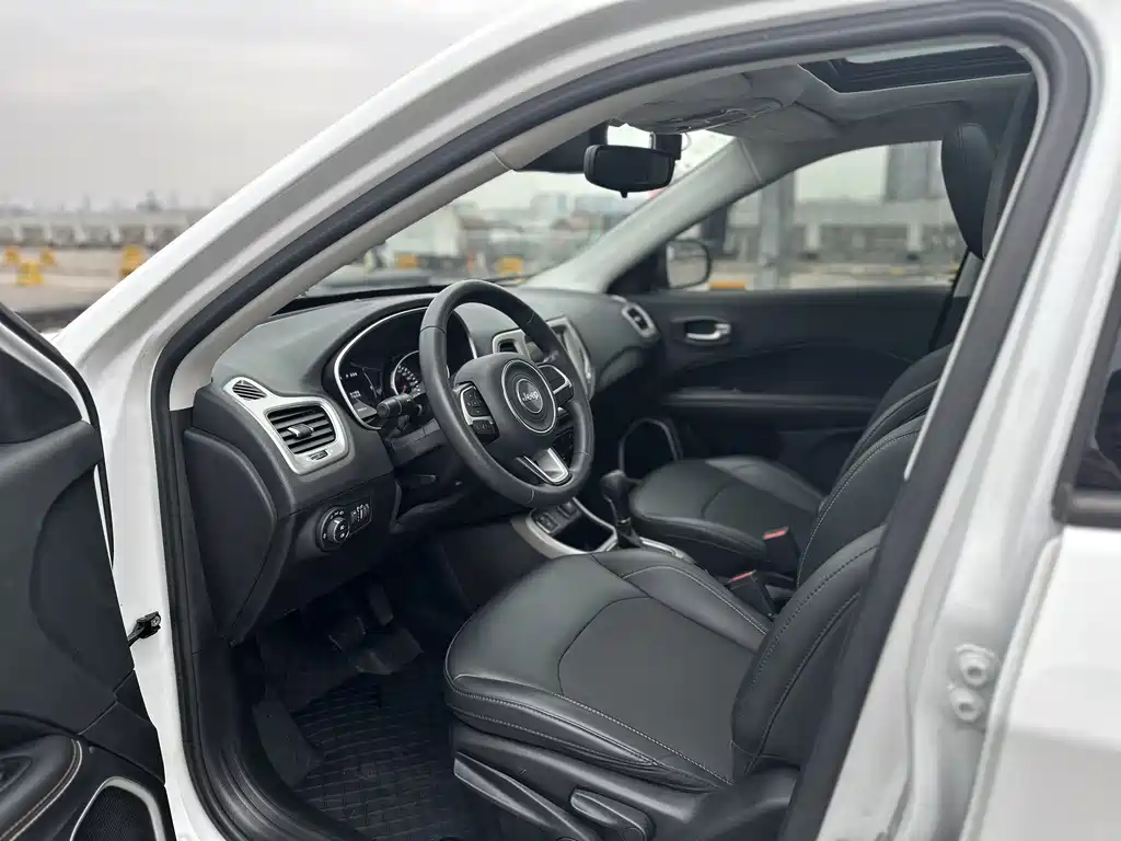 Jeep Compass 2021 — фото 15