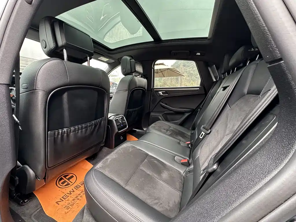 Porsche Macan 2019 — фото 11