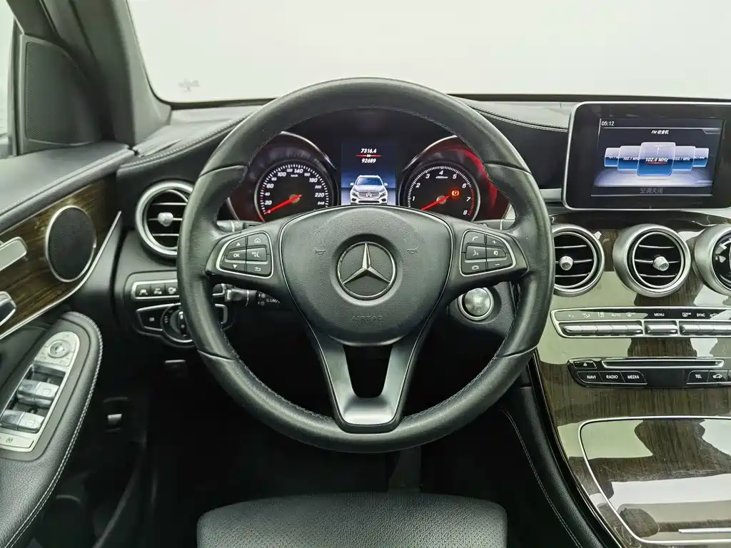 Mercedes-Benz GLC 2018 — фото 11