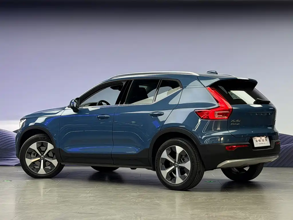 Volvo XC40 2023 — фото 6