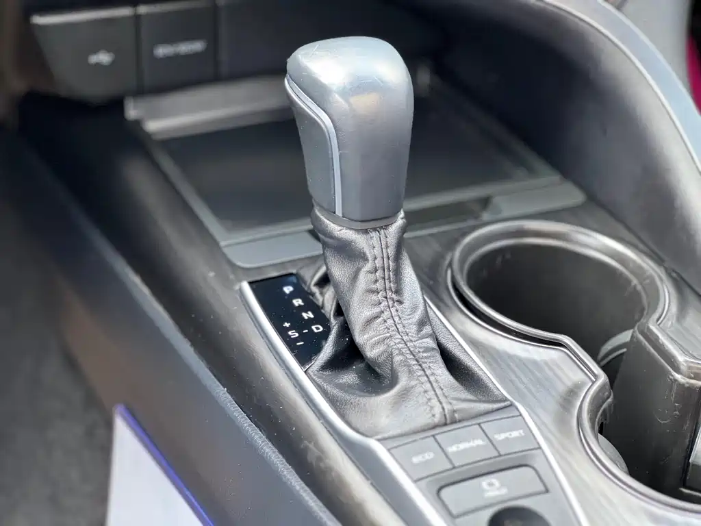 Toyota Camry 2022 — фото 15