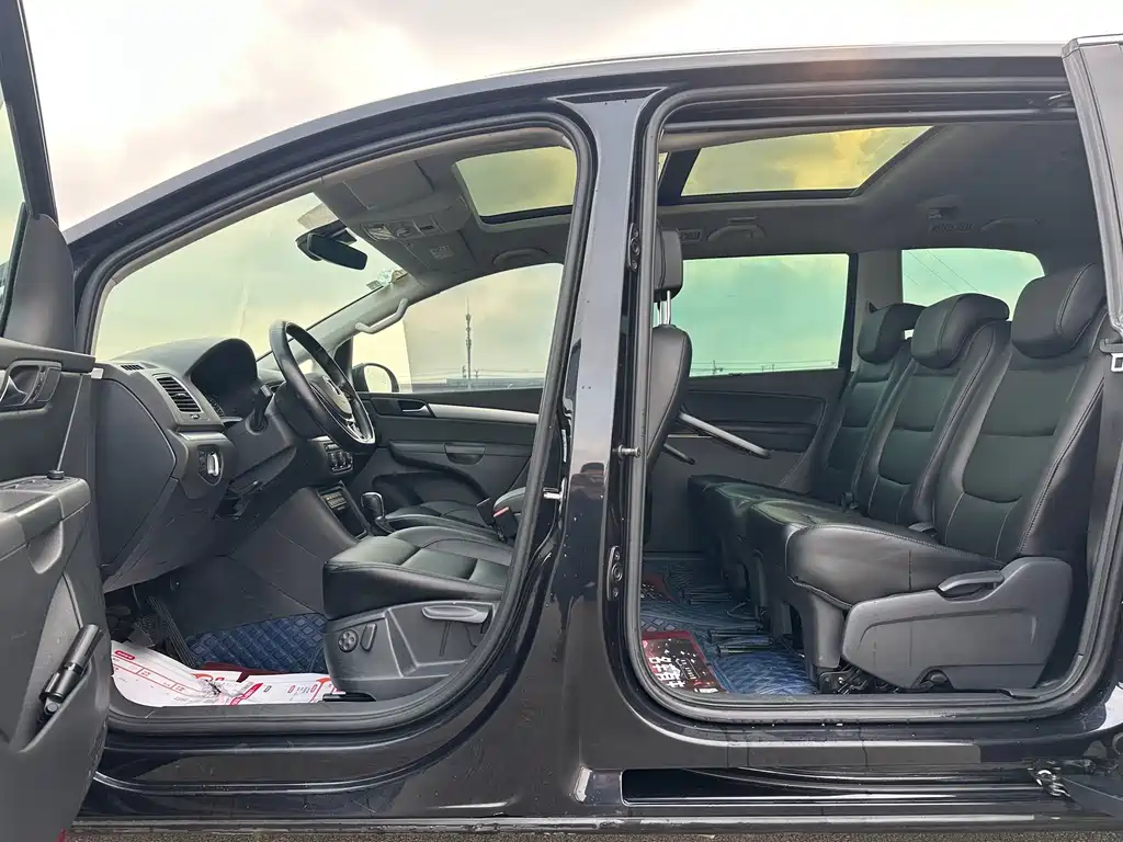 Volkswagen Sharan 2017 — фото 10