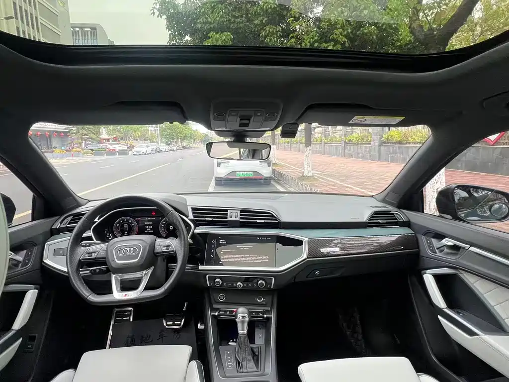 Audi Q3 Sportback 2023 — фото 8