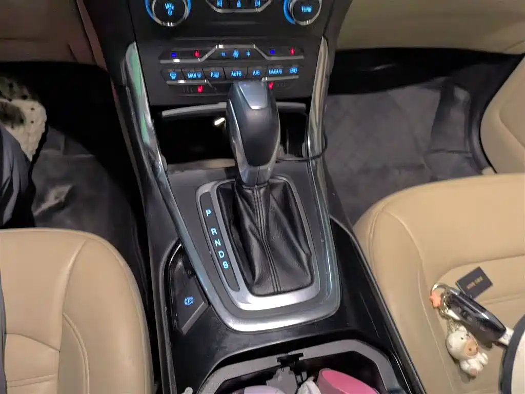 Ford Edge 2015 — фото 10