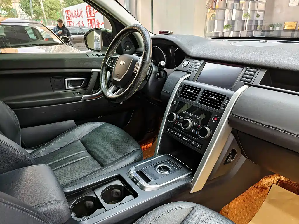 Land Rover Discovery Sport 2019 — фото 12