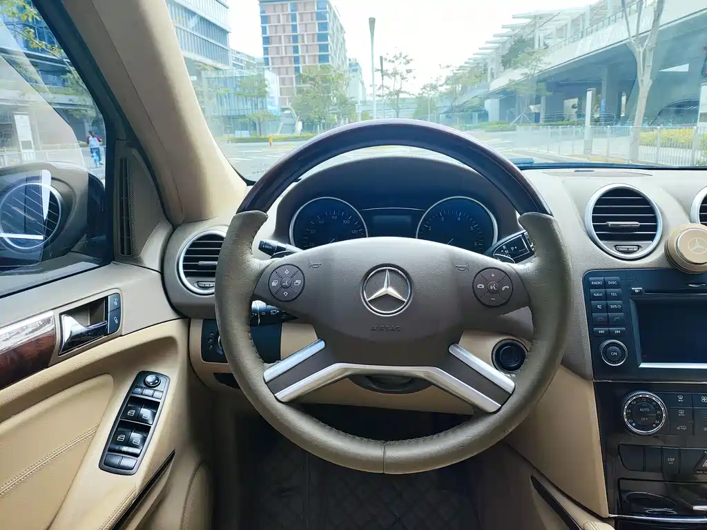 Mercedes-Benz M-Class 2011 — фото 12