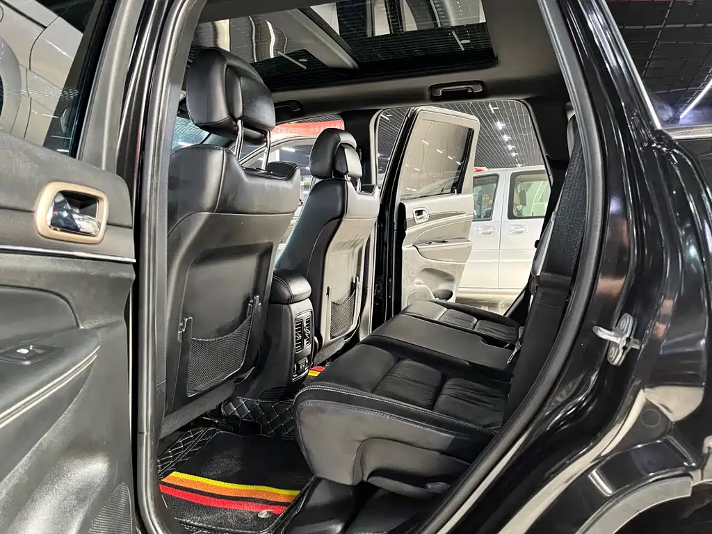 Jeep Grand Cherokee 2015 — фото 11