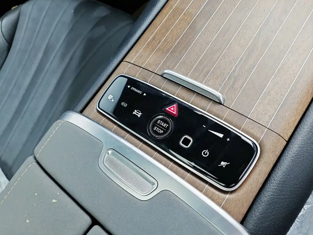 Mercedes-Benz EQS SUV 2025 — фото 17