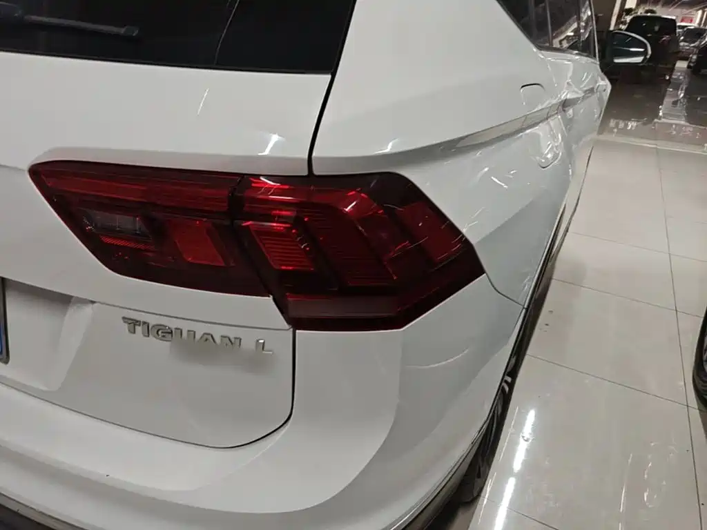 Volkswagen Tiguan L 2020 — фото 8