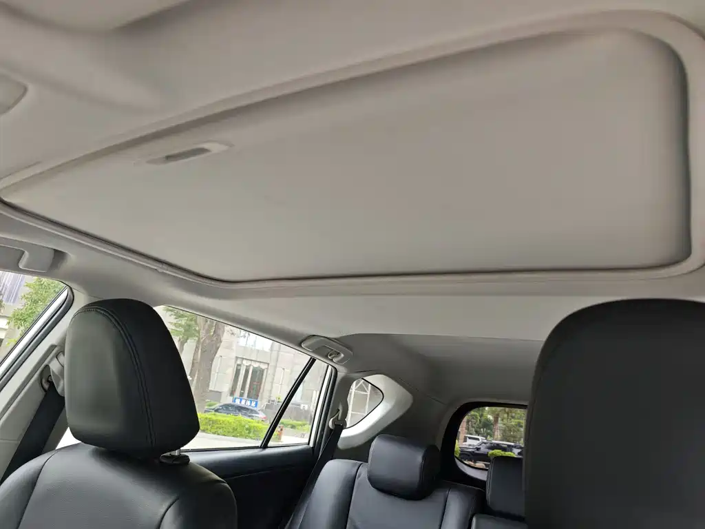 Toyota RAV4 2017 — фото 20