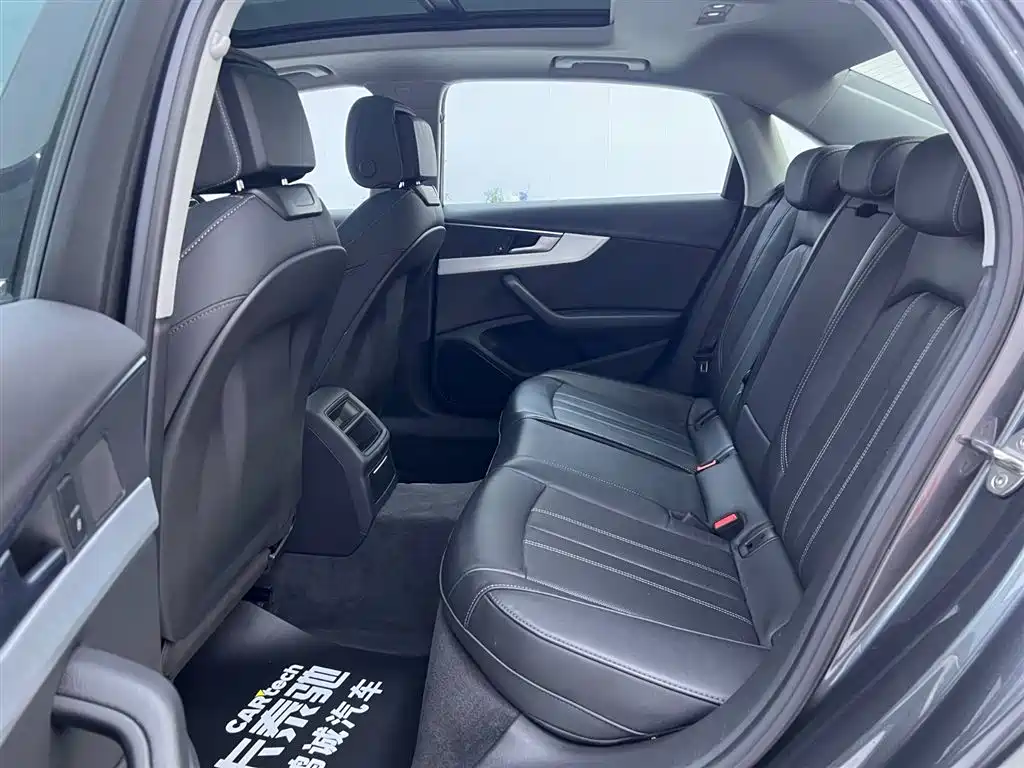 Audi A4L 2023 — фото 17