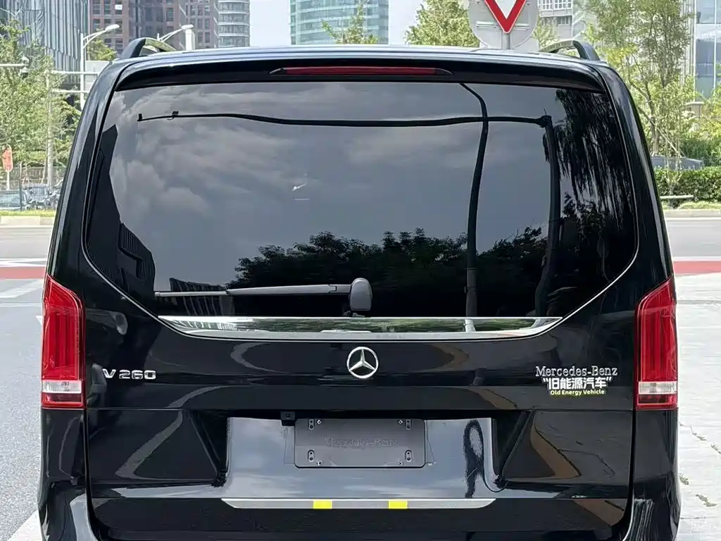 Mercedes-Benz V-Class 2022 — фото 17