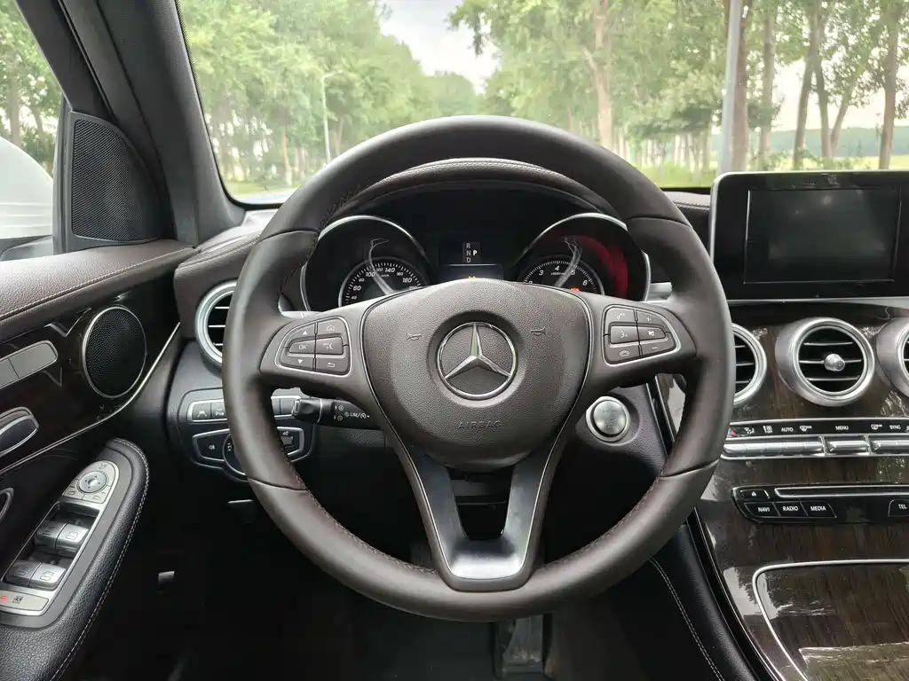 Mercedes-Benz GLC 2017 — фото 15