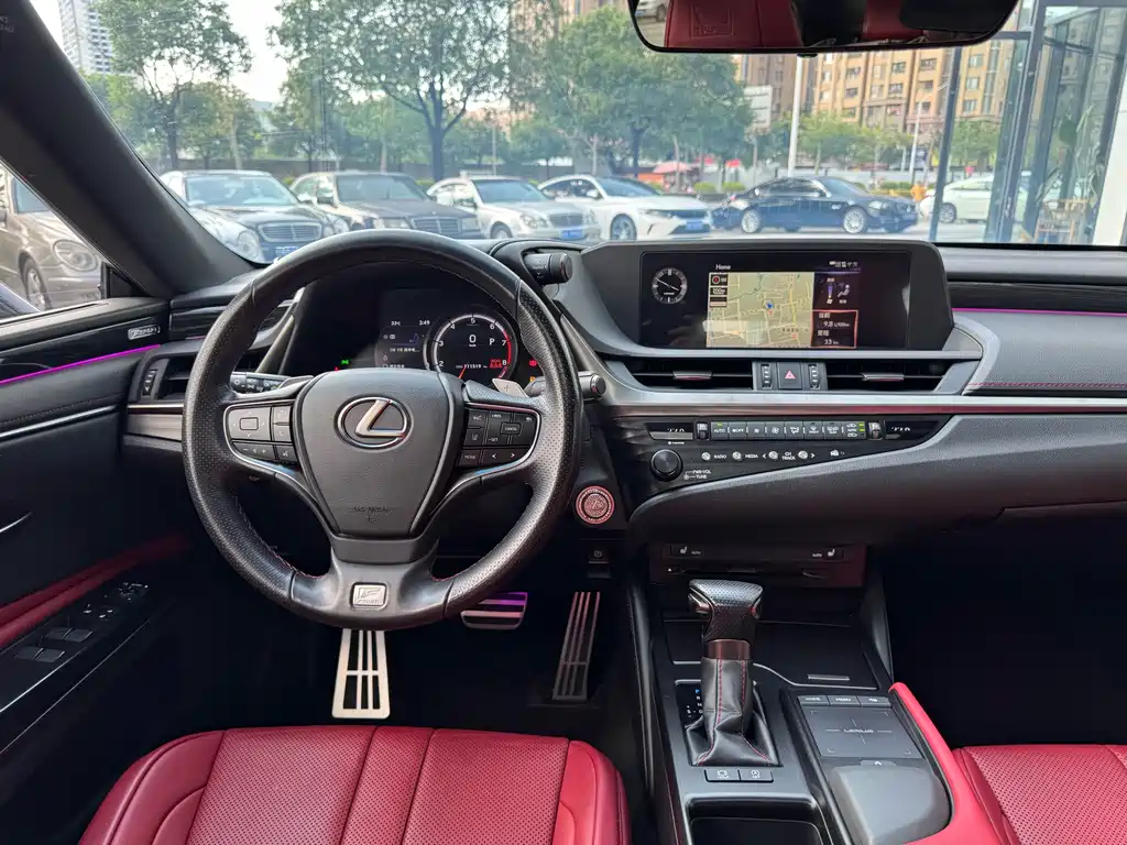 Lexus ES 2019 — фото 12