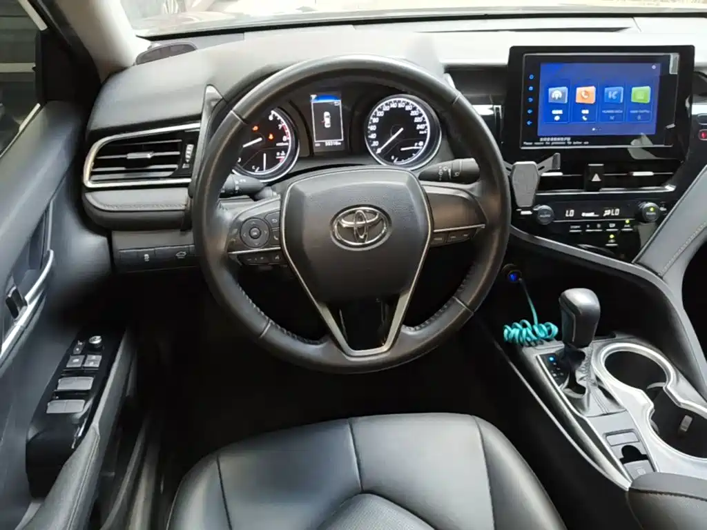 Toyota Camry 2023 — фото 11