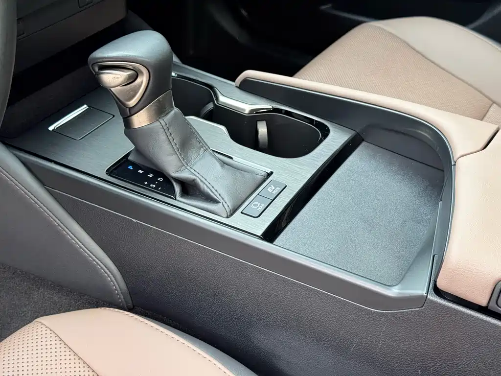 Lexus ES 2023 — фото 13