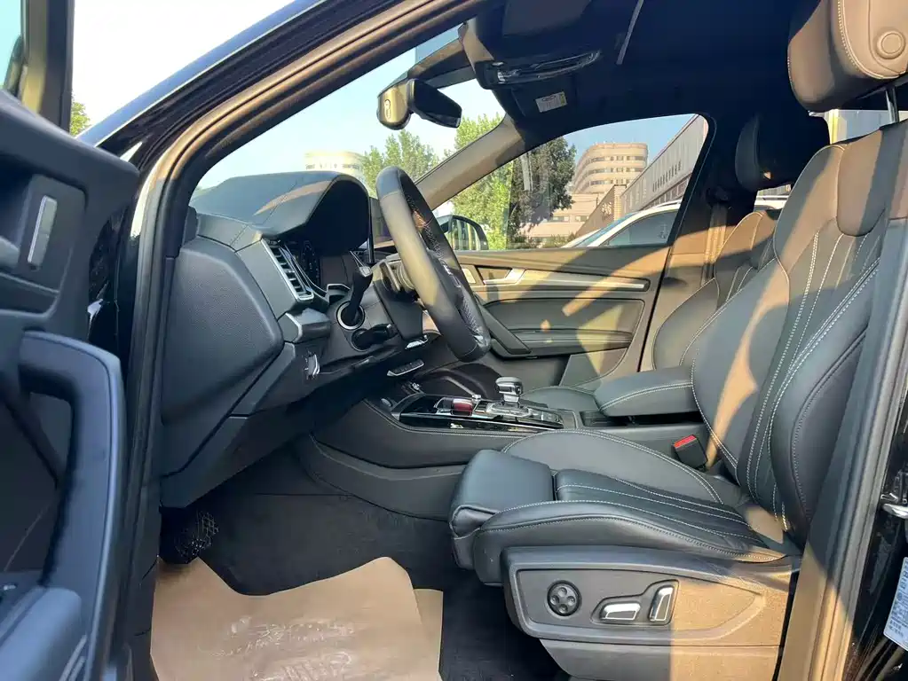 Audi Q5L 2023 — фото 12
