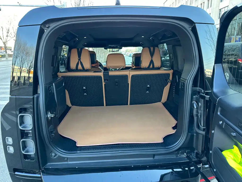Land Rover Defender 2024 — фото 18