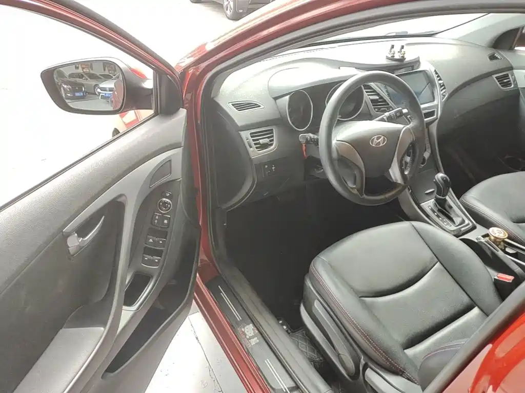 Hyundai Elantra 2015 — фото 16