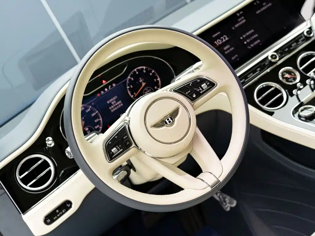 Bentley Continental 2024 — фото 13