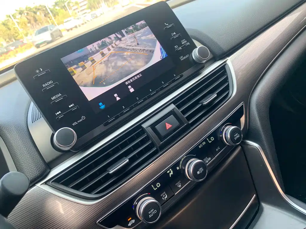 Honda Accord 2019 — фото 11