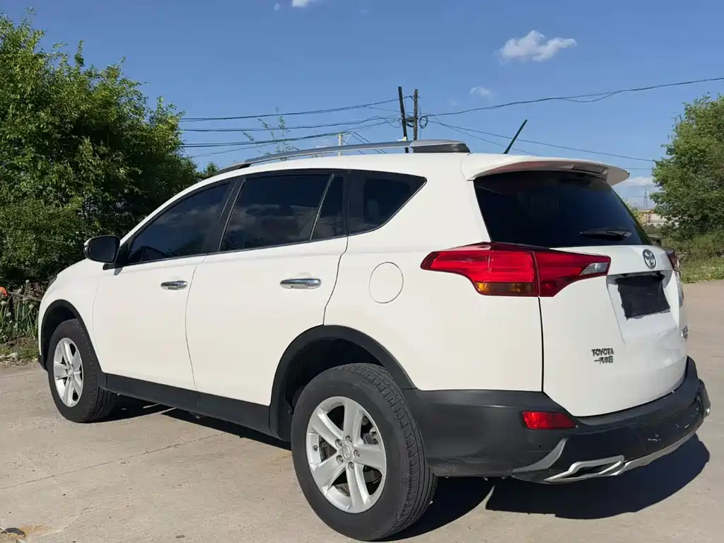 Toyota RAV4 2014 — фото 9