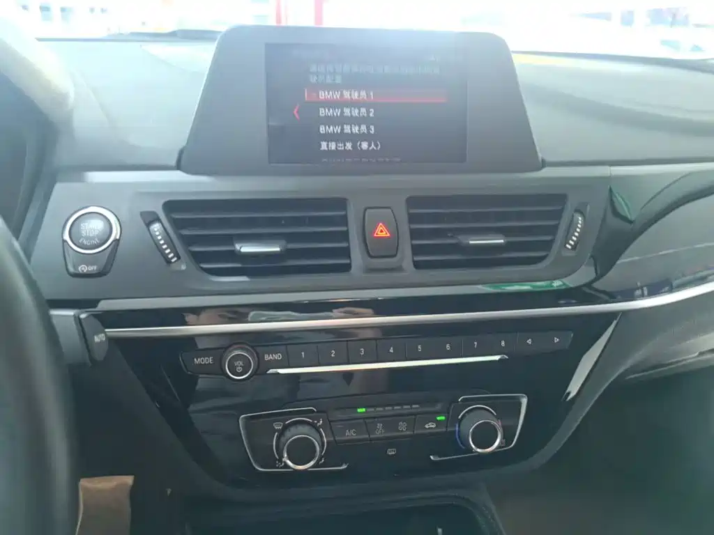 BMW 1 Series 2018 — фото 13