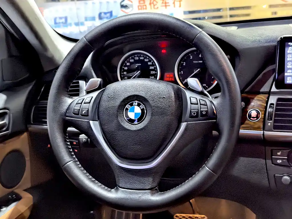 BMW X6 2011 — фото 8