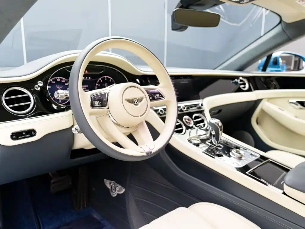 Bentley Continental 2024 — фото 11