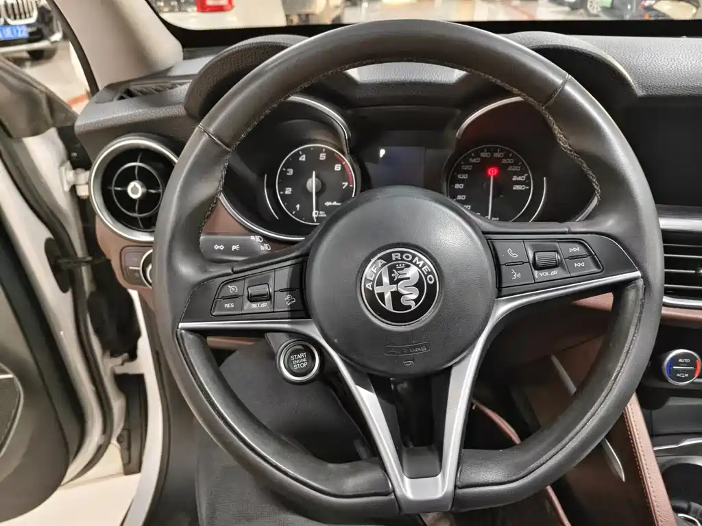 Alfa Romeo Stelvio 2019