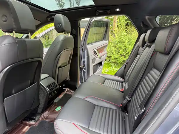 Land Rover Discovery Sport 2021