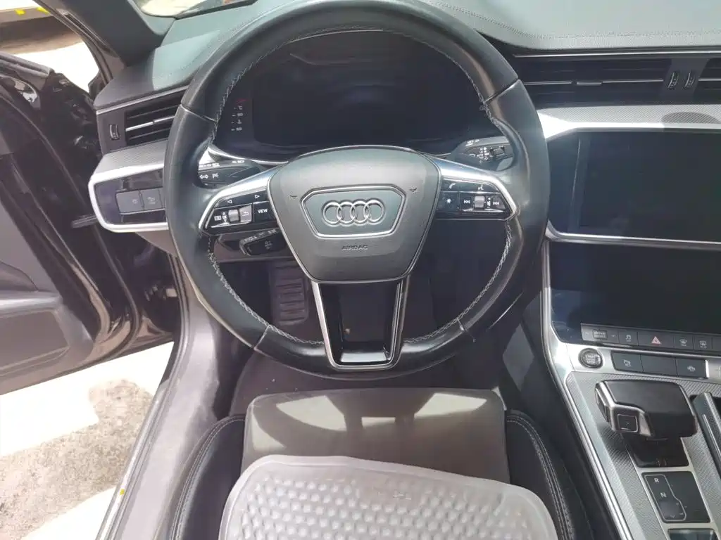 Audi A6L 2022