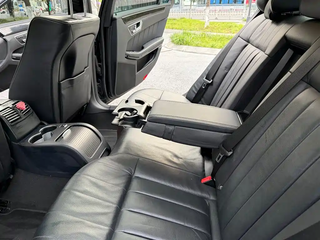 Mercedes-Benz E-Class 2015 — фото 25