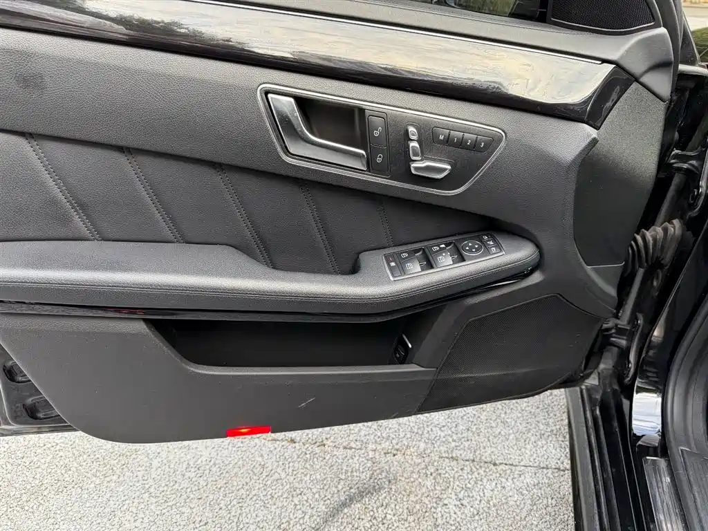 Mercedes-Benz E-Class 2015 — фото 19