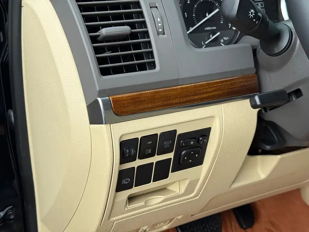 Toyota Land Cruiser 2017 — фото 14
