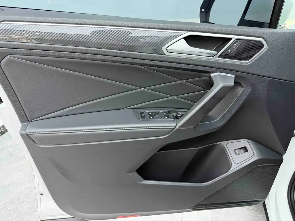 Volkswagen Tiguan L 2023 — фото 14