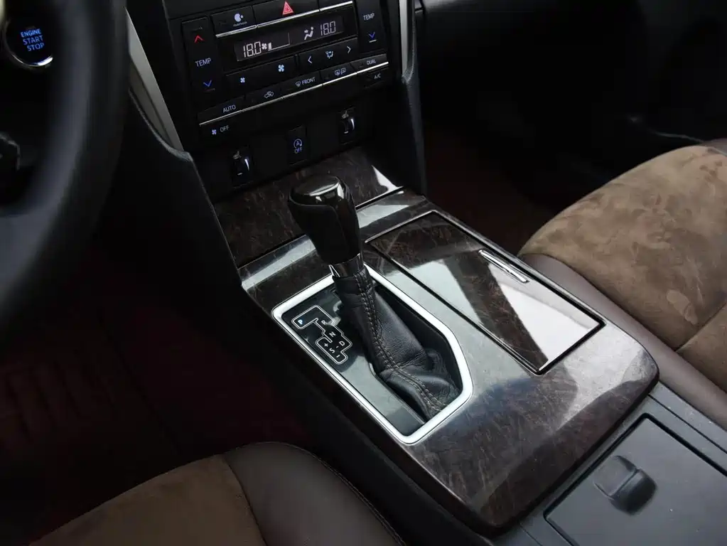 Toyota Camry 2018 — фото 13