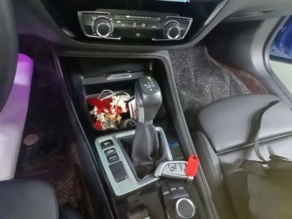 BMW 1 Series 2018 — фото 14